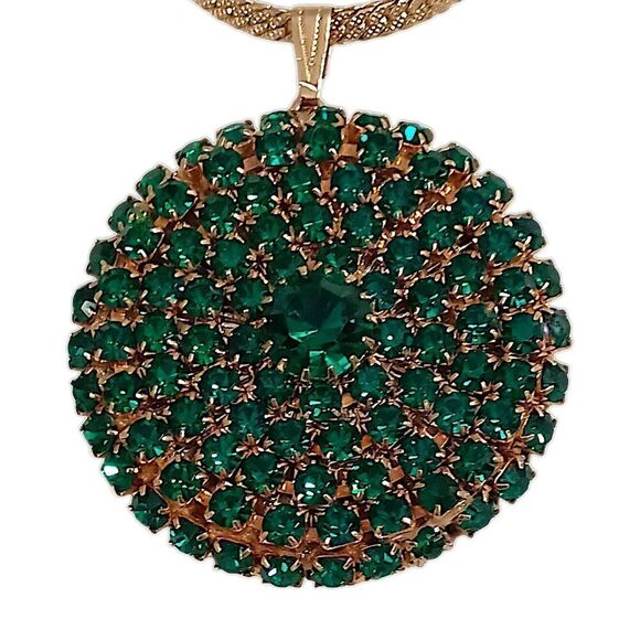 Green Rhinestone Encrusted Necklace Disc Pendant Circle Emerald Gold Tone Vtg - Picture 1 of 16